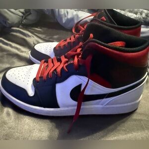Nike Air Jordan 1 Mid White Black Red DQ8423-106 Men’s Size 11 CLEAN
